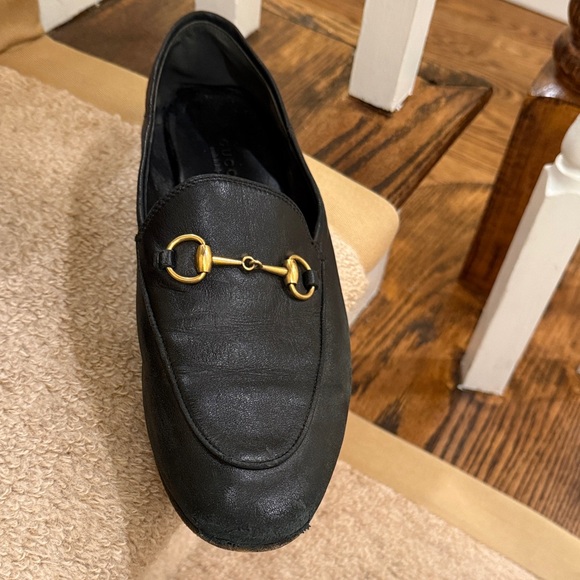 Black Gucci horsebit Leather Loafers with Gold Detail - Picture 2 of 11